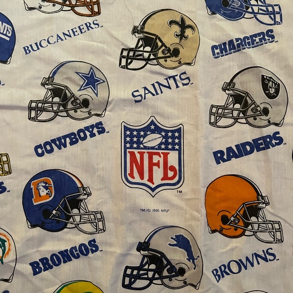 Vintage NFL Football Teams Spell Out Shield Twin Size Flat Bed Sheet 1995 - Picture 7 of 10